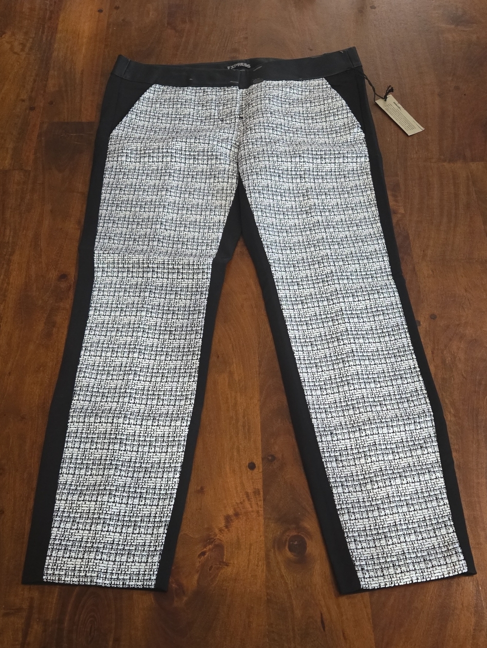 Express Black And White Tweed Cropped Columnist Pants Size 6R Flawed